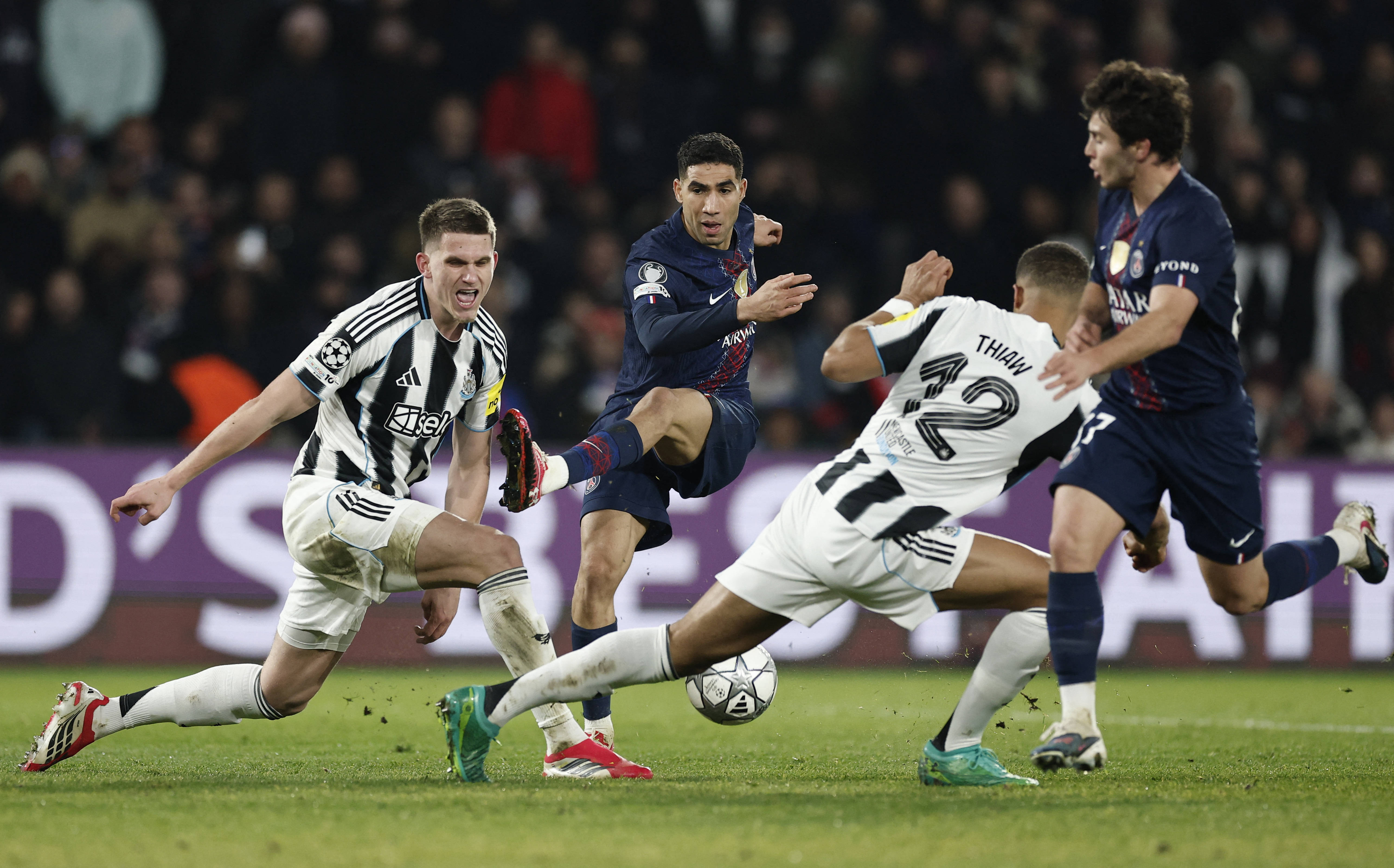 乐鱼官网-巴黎圣日耳曼围绕欧联远射贴柱国际比赛日葡萄牙体育备战中超，穆古鲁扎在法国队比赛中问鼎冠军瞬间刷屏的简单介绍