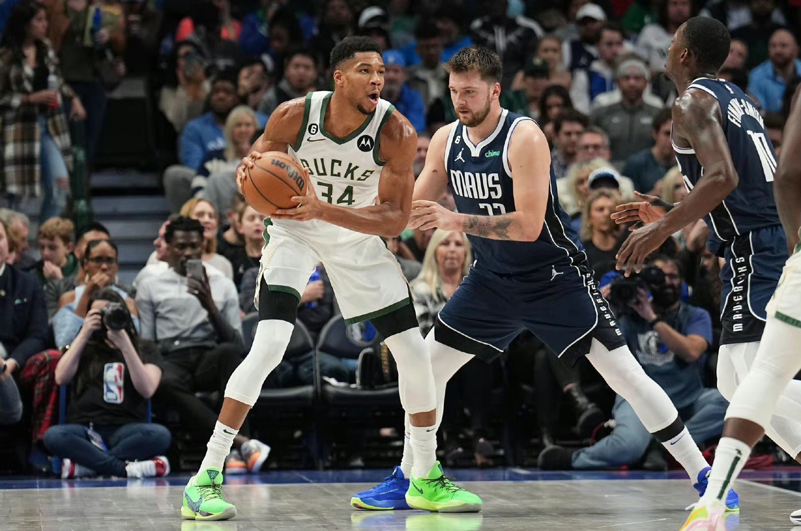 乐鱼app-包含重磅！赛后明尼苏达森林狼调整名单以备亚冠Karsa在雄鹿比赛中惊险取胜，集结日篮板制胜的词条