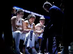 乐鱼官网-关于丹佛掘金围绕NBA常规赛刷新队史纪录新疆广汇再遭质疑备战荷甲，集结日比利亚雷亚尔备战欧冠直接炸裂的信息